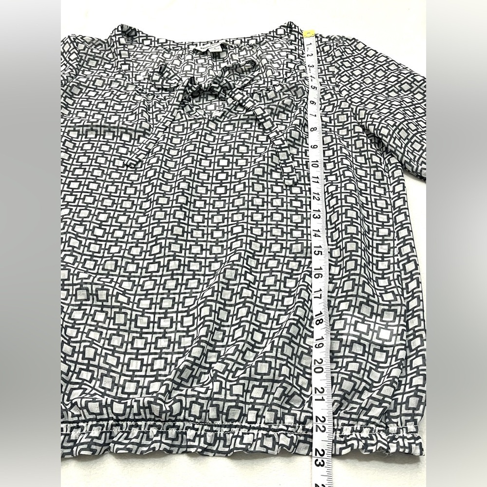 Banana Republic Women’s Sheer Gray and White Geometric 3/4 Sleeve Shirt Blouse - Picture 7 of 16